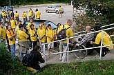 Přípravy před začátkem akce a informační stan na parkovišti P1, Den s handicapem - Den bez bariér Český Krumlov, 10. září 2005, foto: © Lubor Mrázek 