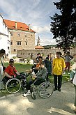 Prohlídka zámeckého barokního divadla, Den s handicapem - Den bez bariér Český Krumlov, 10. září 2005, foto: © Lubor Mrázek 