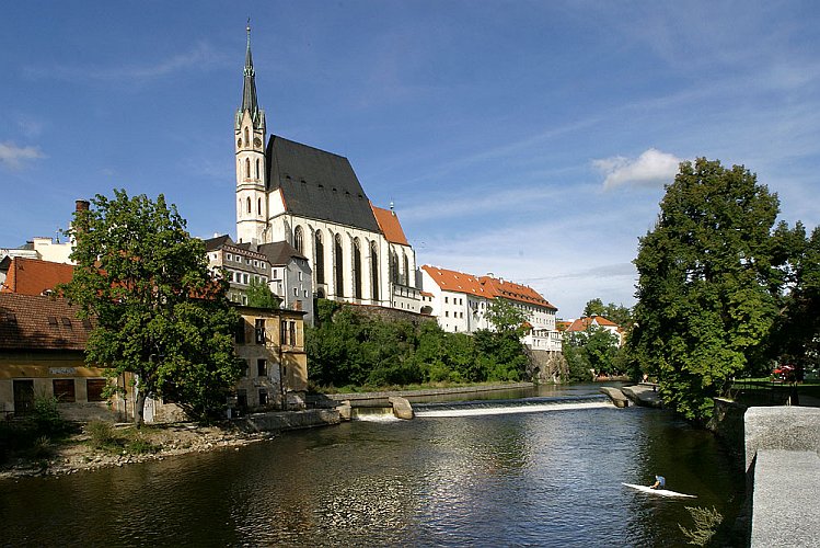Pohled na kostel sv. Víta nad řekou Vltavou, Den s handicapem - Den bez bariér Český Krumlov, 10. září 2005, foto: © Lubor Mrázek