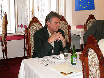 Místostarosta města Český Krumlov Miloš Michálek během tiskové konference k projektu EU Phare CBC Program CZ 2002/000-583.11.03, foto: Jana Zuziaková 