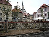 Nové dětské hřiště se zahradou v Hradební ulici v Č. Krumlově (nedaleko Benešova mostu), zdroj: archiv ČKRF spol. s r.o. 