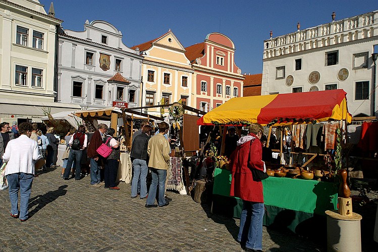 Svatováclavský trh na náměstí Svornosti, Svatováclavské slavností 2005 v Českém Krumlově, foto: © Lubor Mrázek