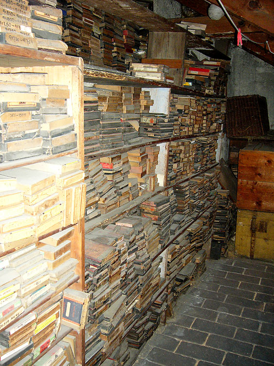 Fotoatelier Seidel, dochované negativy na skleněných deskách, půda, zdroj: archiv ČKRF spol. s r.o.