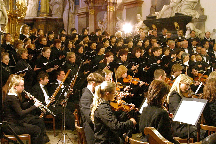 Koncert duchovní hudby v klášterním kostele ve Zlaté Koruně, 2. května 2006, zdroj: Agentura Kraus koncert, foto: © Lubor Mrázek