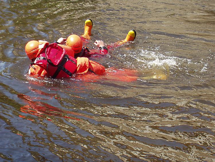 Vodní záchranáři školili českokrumlovské strážníky