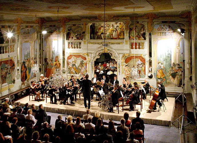 Václav Hudeček (violin), Jaroslav Janutka (oboe) and Český Krumlov String Orchestra, 29.6.2006, Festival of Chamber Music Český Krumlov, photo: © Lubor Mrázek