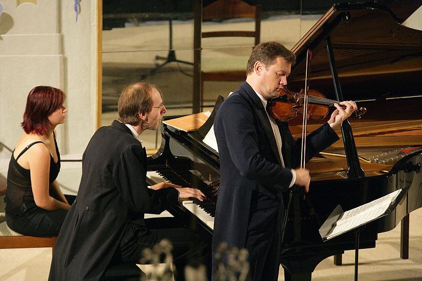 Ivan Ženatý (violin), Igor Ardašev (piano), 24.8.2006, International Music Festival Český Krumlov 2006, source: © Auviex s.r.o., photo: Libor Sváček
