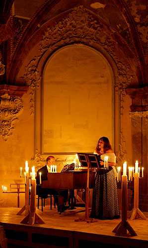 Let us Sing God a New Song, Nadia Ladkany (mezzosoprano), Augustýn Kužela (piano), Cross Passage, 12th August 2006, Zlatá Koruna Royal Music Festival, photo: © 2006 Lubor Mrázek