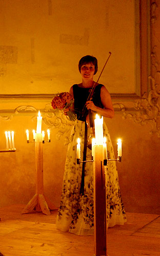 Magic Violin, Hana Kotková (violin), Cross Passage, 16th August 2006, Zlatá Koruna Royal Music Festival, photo: © 2006 Lubor Mrázek