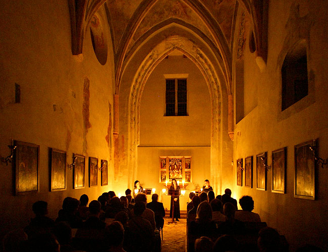 Ensemble Peregrina (Switzerland), Music of the Times when the Closter was Found, Chapel of sentry angel, 19th August 2006, Zlatá Koruna Royal Music Festival, photo: © 2006 Lubor Mrázek