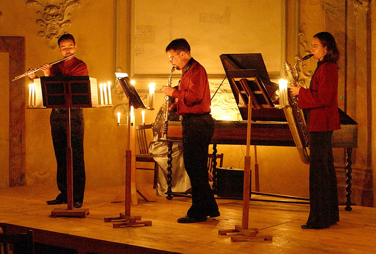 Ensemble Bona Fide - Barokní hudba, jak jste ji ještě neslyšeli, křížová chodba, 30.8.2006, Královský hudební festival Zlatá Koruna, foto: © 2006 Lubor Mrázek