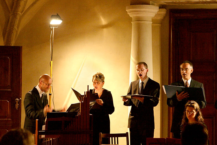 Vocal Chorus Dyškanti, artistic director - Martin Horyna, Abbey - Entrance Hall, 14th September 2006, Zlatá Koruna Royal Music Festival, photo: © 2006 Lubor Mrázek