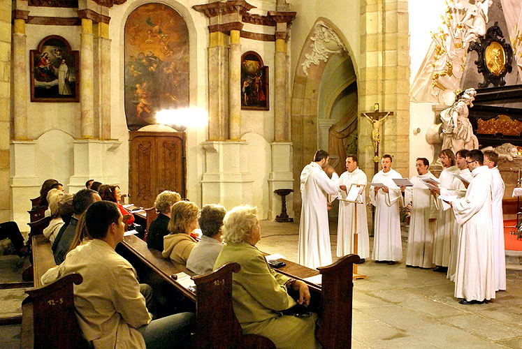 Schola Gregoriana Pragensis, klášterní kostel, 28.9.2006, Královský hudební festival Zlatá Koruna, foto: © 2006 Lubor Mrázek