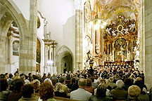 Wolfgang Amadeus Mozart - Requiem d moll, klášterní kostel, 5.10.2006, Královský hudební festival Zlatá Koruna, foto: © 2006 Lubor Mrázek 