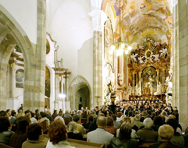 Wolfgang Amadeus Mozart - Requiem d moll, klášterní kostel, 5.10.2006, Královský hudební festival Zlatá Koruna, foto: © 2006 Lubor Mrázek