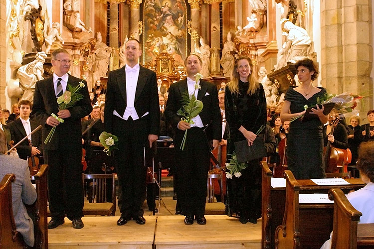 Wolfgang Amadeus Mozart - Requiem d moll, klášterní kostel, 5.10.2006, Královský hudební festival Zlatá Koruna, foto: © 2006 Lubor Mrázek