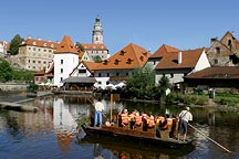 Český Krumlov z řeky Vltavy - vyhlídková plavba na voru, Den s handicapem - Den bez bariér 2006, foto: © 2006 Lubor Mrázek 