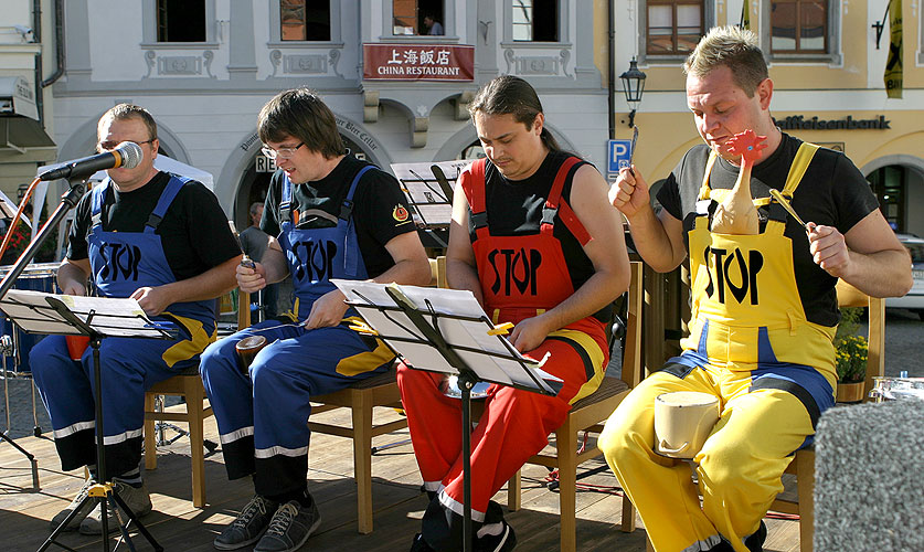 Program na Náměstí Svornosti v Českém Krumlově, Den s handicapem - Den bez bariér, 9. a 10. září 2006, foto: © 2006 Lubor Mrázek