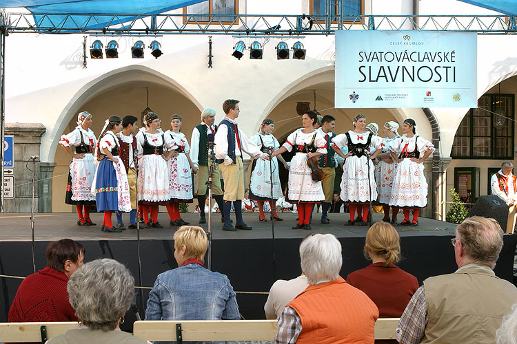 Schau der Kinderfolkloreensembles, St.-Wenzels-Fest in Český Krumlov, 28.9. - 1.10.2006, Foto: © Lubor Mrázek