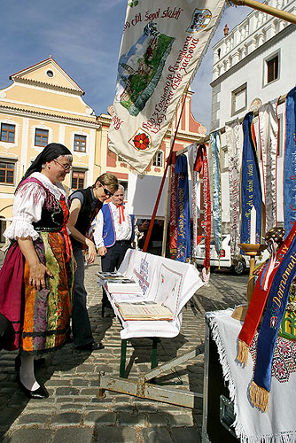 St.-Wenzels-Markt am Stadtplatz Svornosti, St.-Wenzels-Fest in Český Krumlov, 28.9. - 1.10.2006, Foto: © Lubor Mrázek