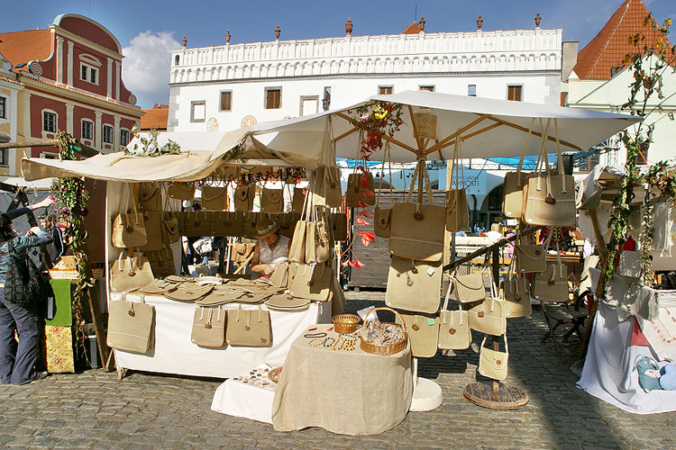 Svatováclavský trh na Náměstí Svornosti, Svatováclavské slavnosti v Českém Krumlově, 28.9. - 1.10.2006, foto: © Lubor Mrázek