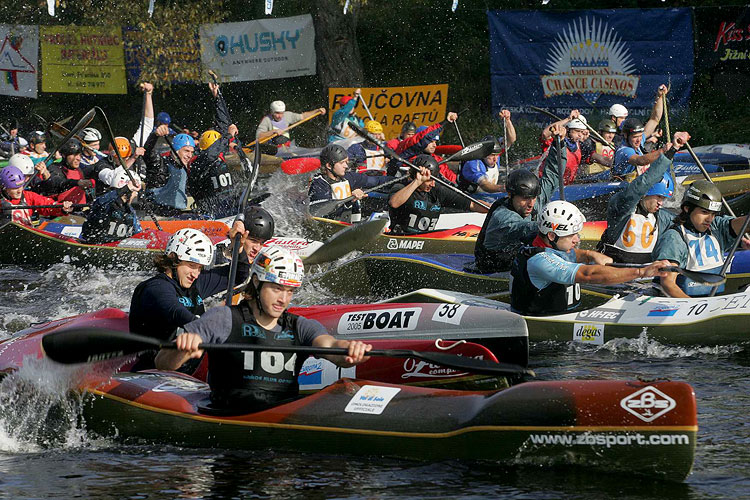 Krumlovský vodácký maraton, hromadný start ve Vyšším Brodě, zdroj: Sportovní Klub KVM Český Krumlov