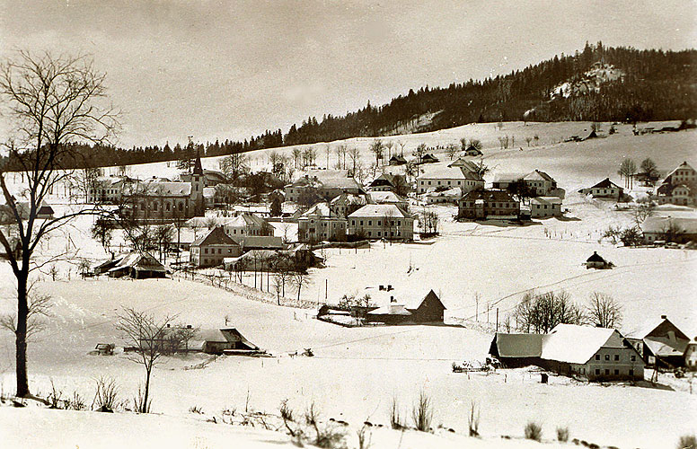 Zvonková (Glöckelberg) - výstava na místě, kudy procházely dějiny, obec v zimě, foto: Josef Seidel