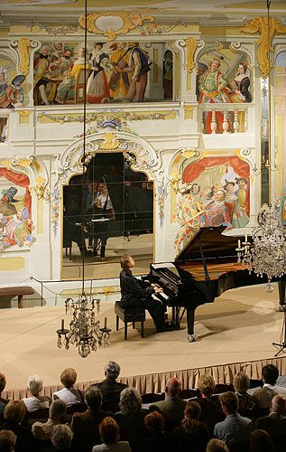 Roberto Prosseda (Italien) - Klavier, Maskensaal, 16.8.2007, Internationales Musikfestival Český Krumlov, Bildsquelle: Auviex s.r.o., Foto: Libor Sváček