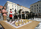 Krumlovští žáci jako živé šachy, fotbalisté jako vítězové v Gmundenu, 22.9.2007, foto: © 2007 Lubor Mrázek 