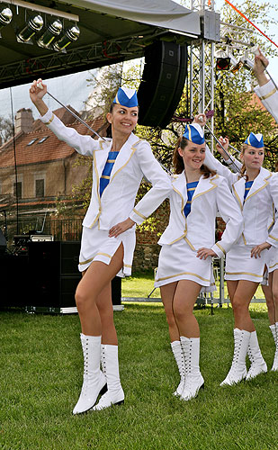Brass band and drum majorettes of Přeštice Elementary Art School, Magical Krumlov Welcomed Springtime, 29th April - 1st May 2008, photo: Lubor Mrázek