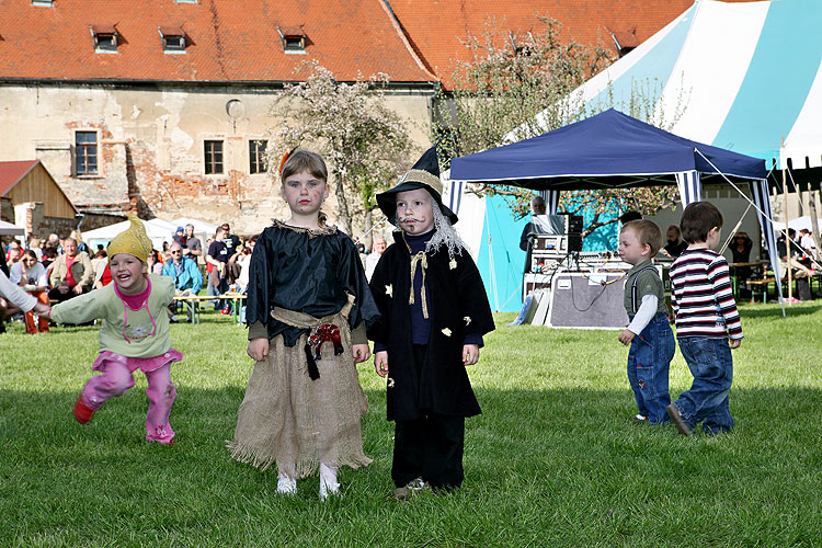 Dětské čarodějnické odpoledne, Kouzelný Krumlov, 29. dubna - 1. května 2008, foto: Lubor Mrázek