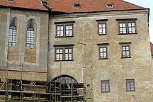 Český Krumlov Castle’s Southern Façade of the Upper Castle during restoration, source: Správa zámku Český Krumlov 