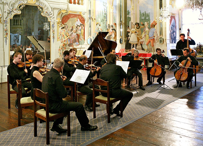Cappella Istropolitana (Bratislava, Slovakia), Ivan Ženatý - violin, 5.7.2008, Chamber Music Festival Český Krumlov 2008, photo: Lubor Mrázek