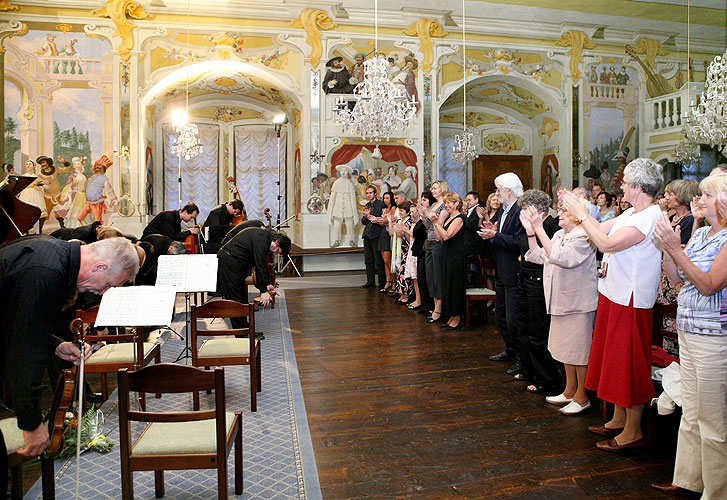 Cappella Istropolitana (Bratislava, Slovakia), Ivan Ženatý - violin, 5.7.2008, Chamber Music Festival Český Krumlov 2008, photo: Lubor Mrázek