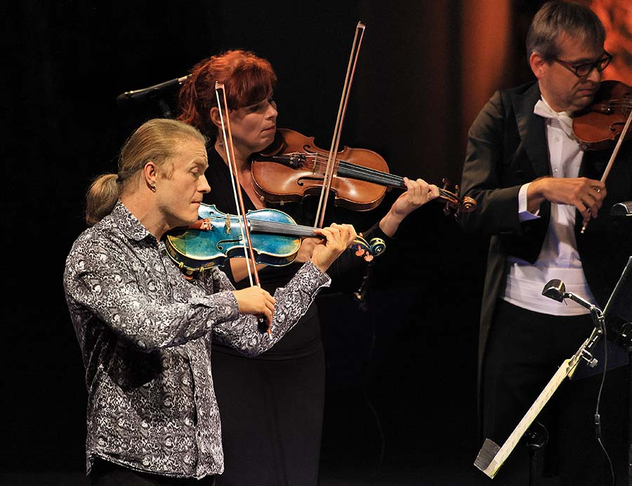 Pavel Šporcl (housle, dirigent), Vilém Veverka (hoboj), PKF – Prague Philharmonia, Zámecká jízdárna, Mezinárodní hudební festival Český Krumlov 25.9.2020