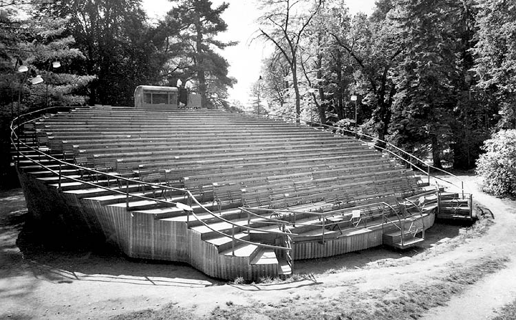 Druhé otáčivé hlediště v zahradě zámku Český Krumlov, stav kolem roku 1960, foto: V. Hyhlík