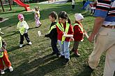 Děti v mateřských školách dostaly reflexní vesty od společnosti E.ON a města Český Krumlov, foto: Jitka Augustinová