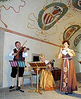 Gruppe Gajdoši während des Auftrittes bei den Musikbesichtigungen des Schlosses Český Krumlov (Musik in Verwandlungen der Zei), Festival der Kammermusik Český Krumlov 2000, Foto: Lubor Mrázek 