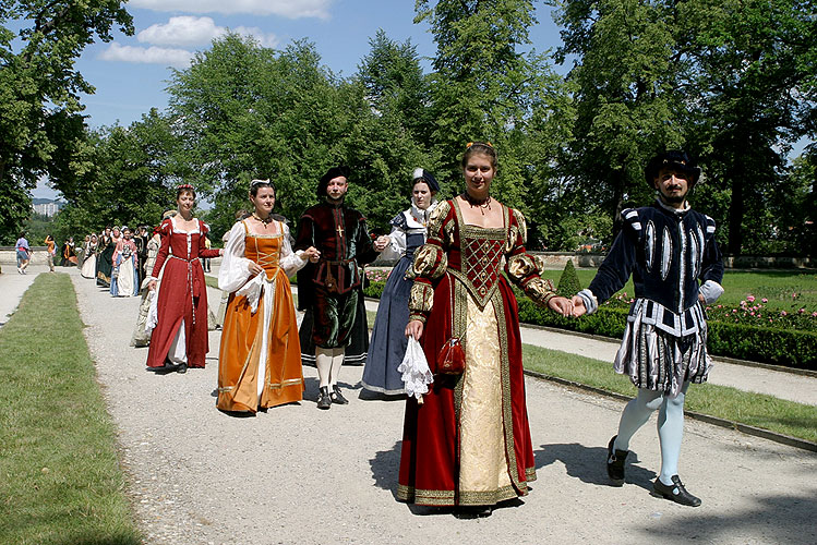 Historical costumed procession through the town