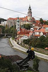 Adrenalinseilbahn über dem Fluss Moldau, St.-Wenzels-Fest Český Krumlov 