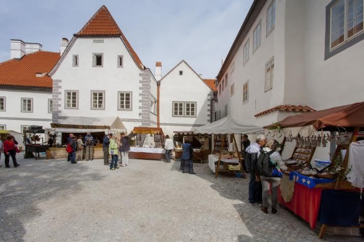 Jahrmarkt im Klosterhof