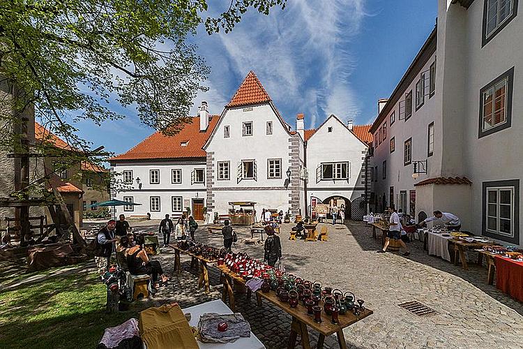 Jahrmarkt und Handwerke auf dem Klosterhof