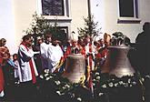 two new bronze bells (weight 200 and 400 kilogrammes) 