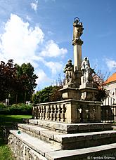 Die barocke Mariensäule mit einer Statuengruppe 